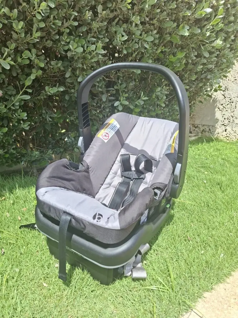 Infant carrier car seat with base for rent in Aruba – Aruba Crib Rental