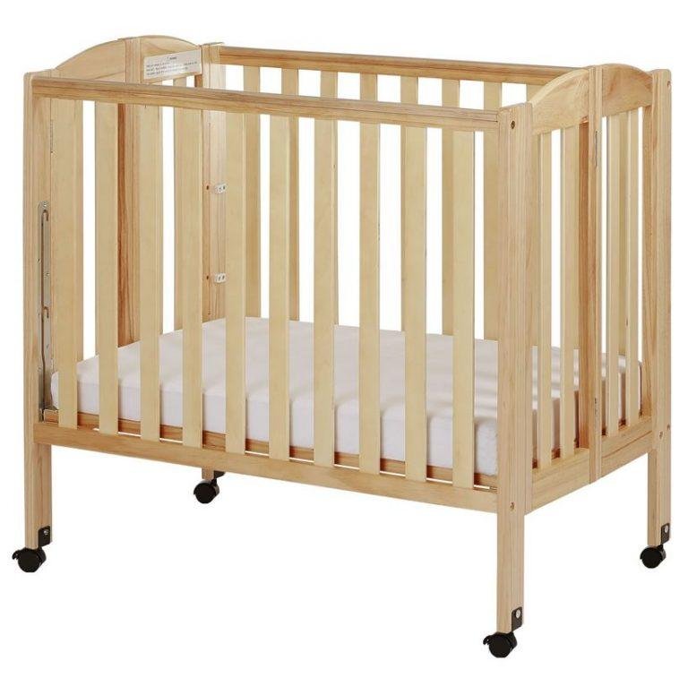 Mini wooden crib rental in Aruba